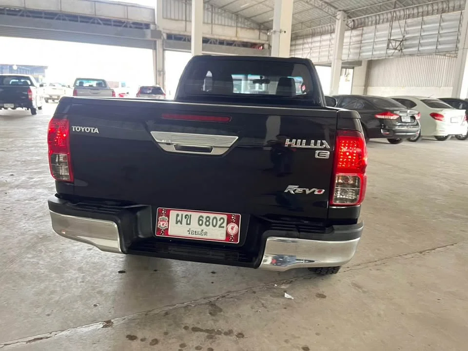 2017 Toyota Hilux VIII 2