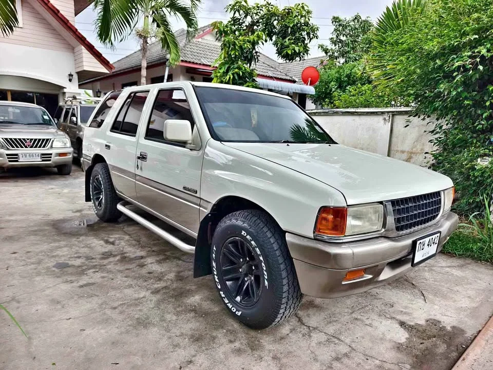 1994 Isuzu Vega I 2