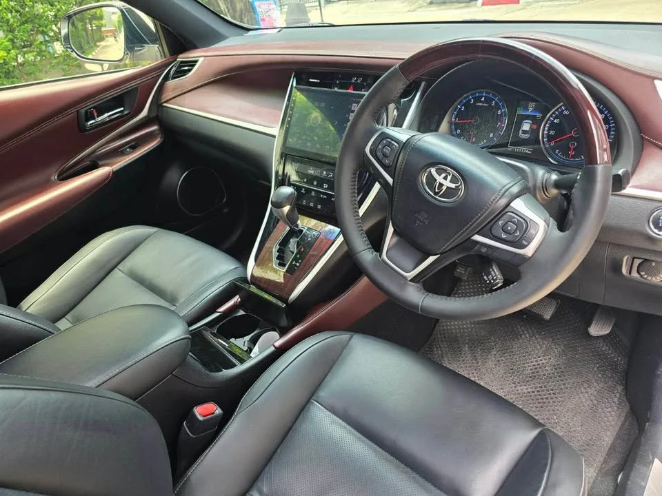 2014 Toyota Harrier III 3