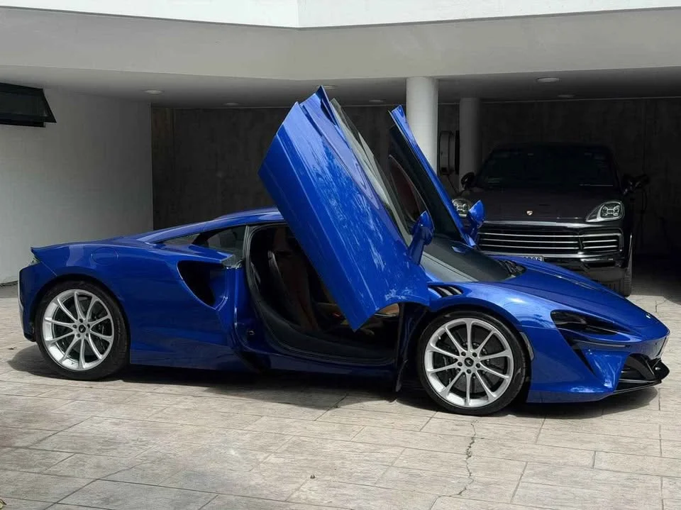 2023 McLaren Artura 2