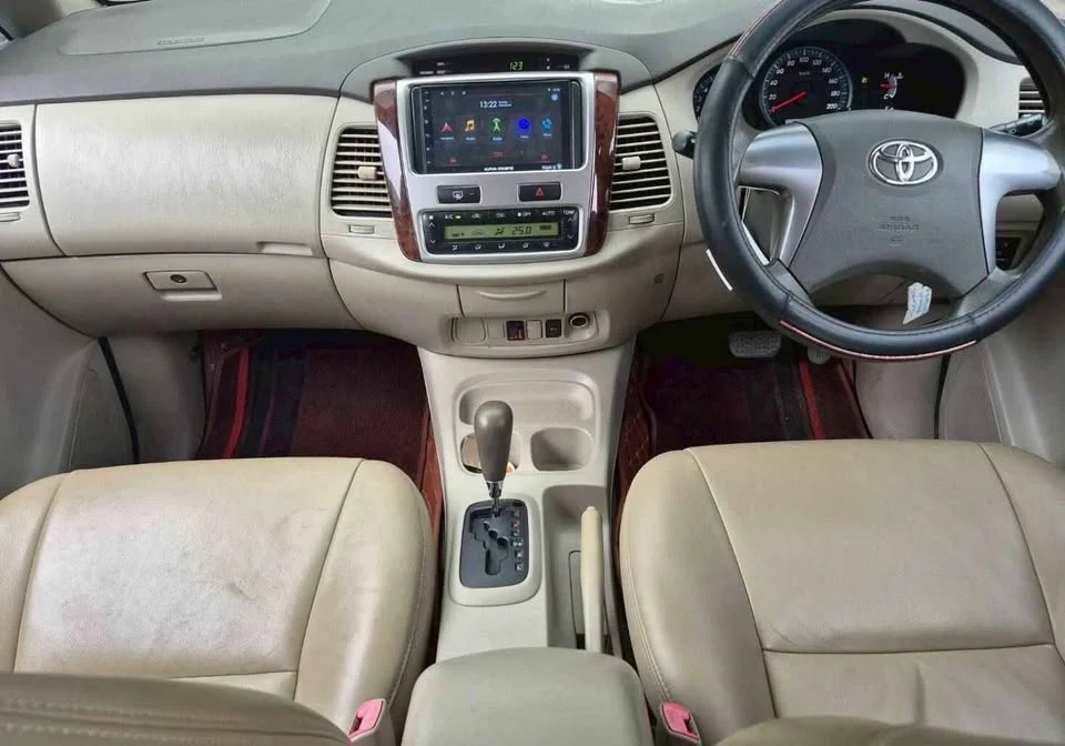 2014 Toyota Innova I 2