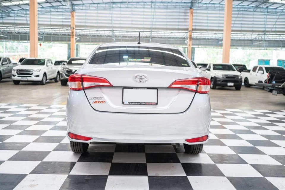 2017 Toyota Yaris ATIV III 2