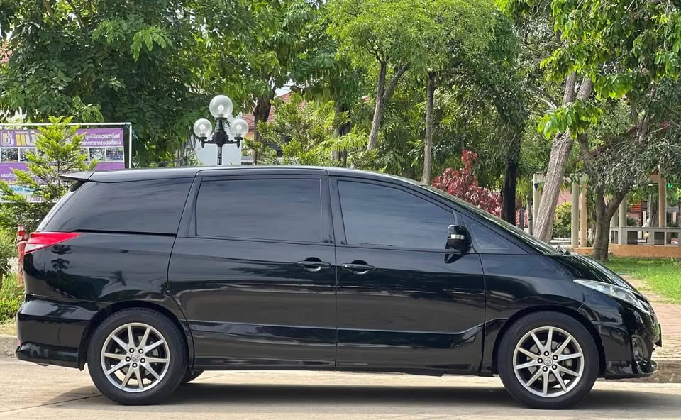 2011 Toyota Estima III 3