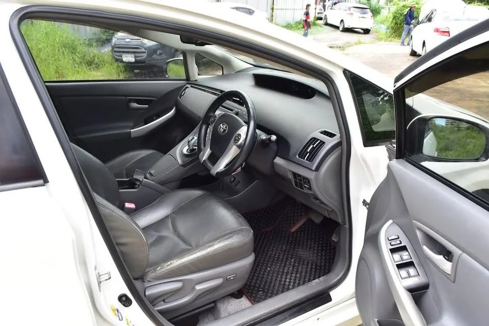 2011 Toyota Prius III 3