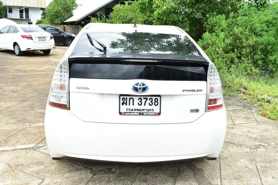 2011 Toyota Prius III 2