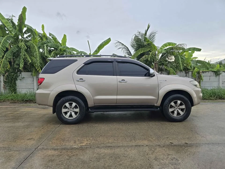2006 Toyota Fortuner I 3