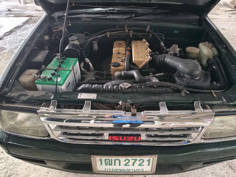 1996 Isuzu TFR III 2