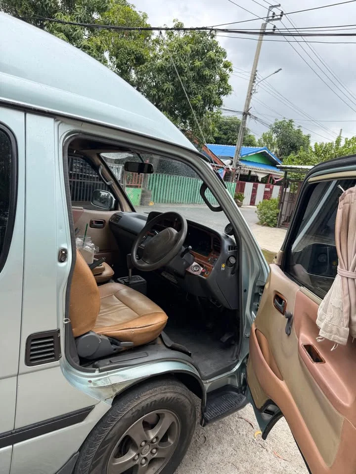 2004 Toyota Commuter IV (H100) 3