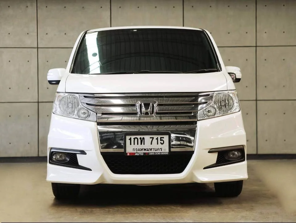 2013 Honda Stepwgn IV 3
