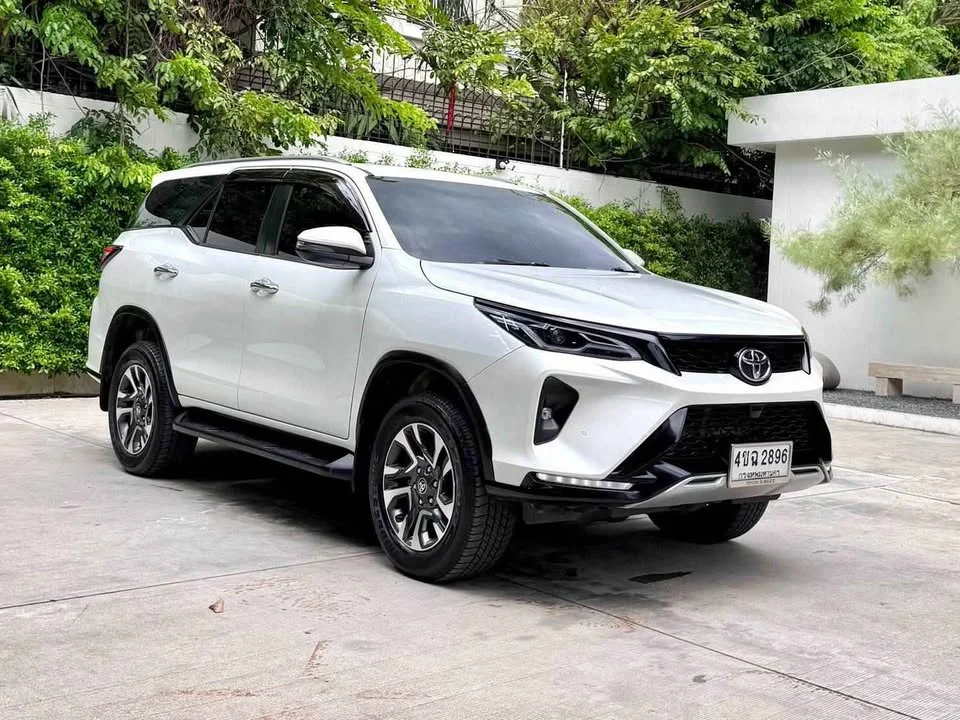 2023 Toyota Fortuner II 2