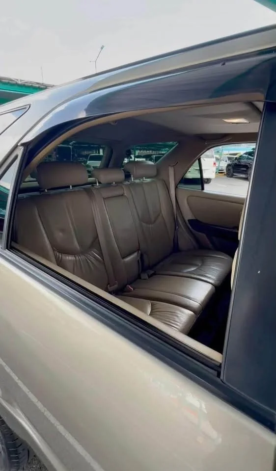 2002 Toyota Harrier I 3