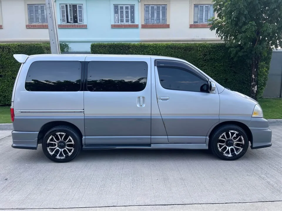 2001 Toyota Granvia H100 3