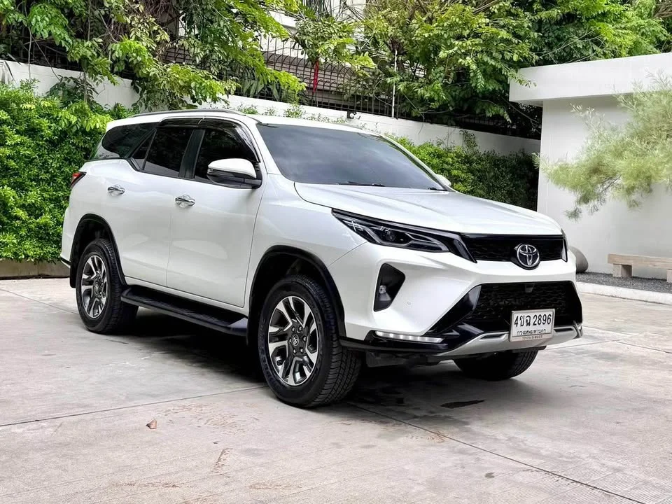 2023 Toyota Fortuner II 3