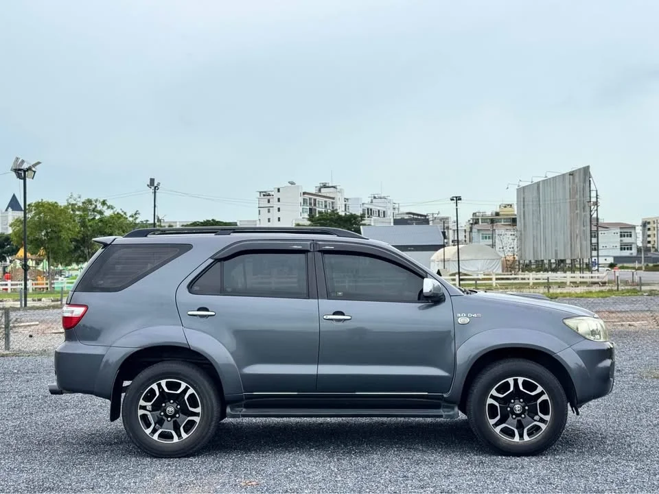 2010 Toyota Fortuner I 2