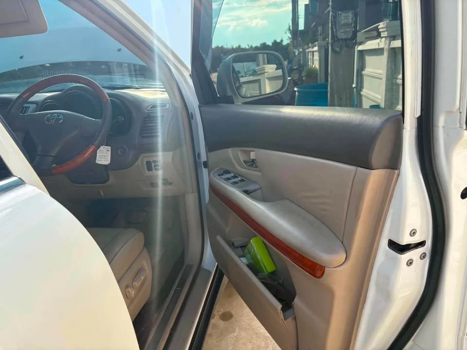 2005 Toyota Harrier II 2