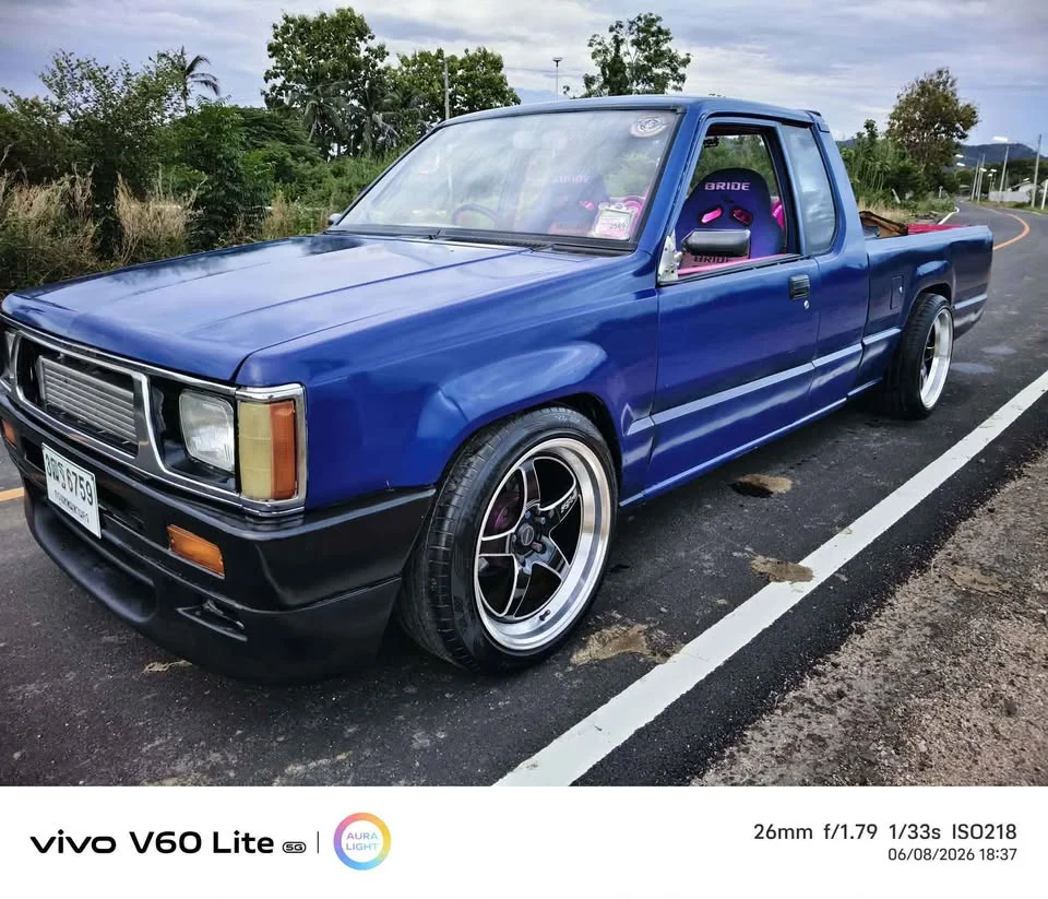 1990 Mitsubishi Triton II 2