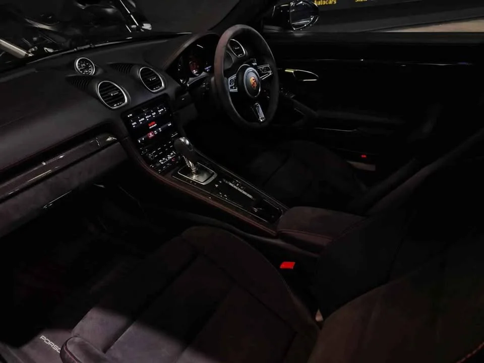 2018 Porsche 718 Boxster and Cayman IV 3