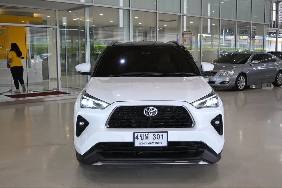 2023 Toyota Yaris Cross AC200 3