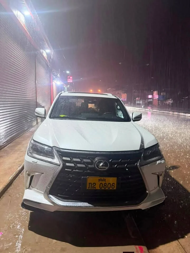 2017 Lexus LX III 3