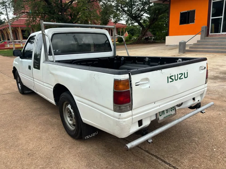 1990 Isuzu TFR III 3