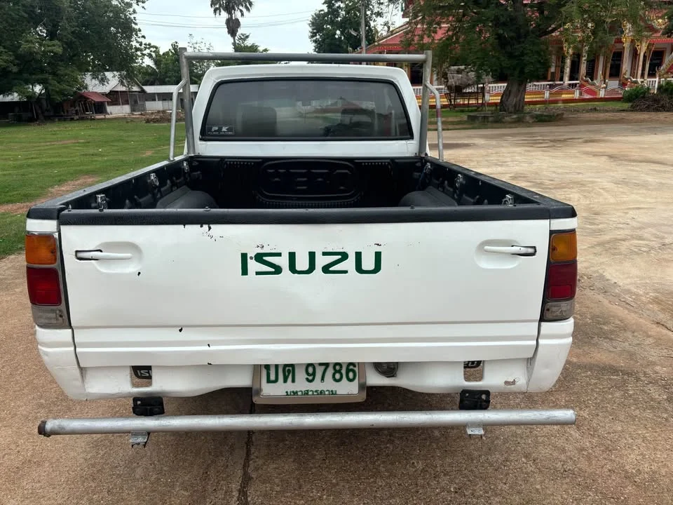 1990 Isuzu TFR III 2