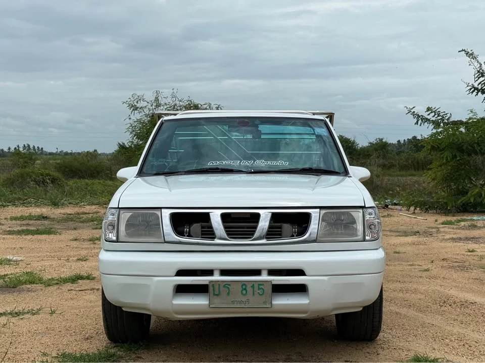 2000 Nissan Frontier I 2