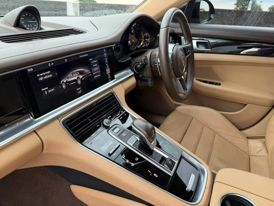 2017 Porsche Panamera II 2
