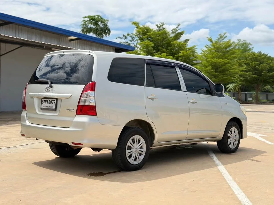 2014 Toyota Innova I 3