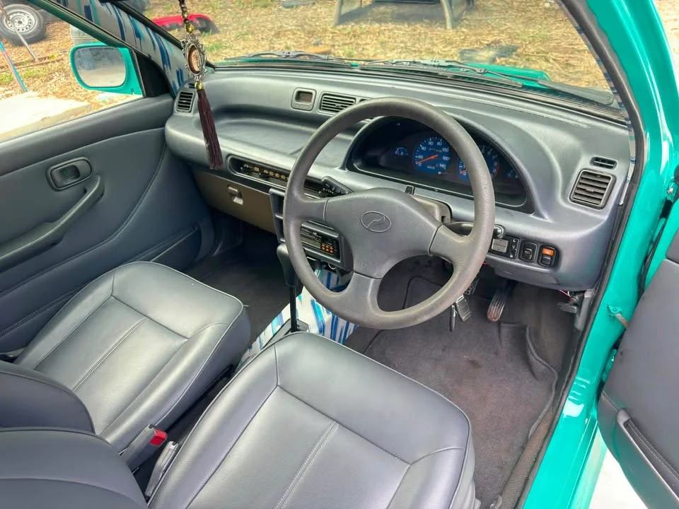 2002 Daihatsu Mira L200 2