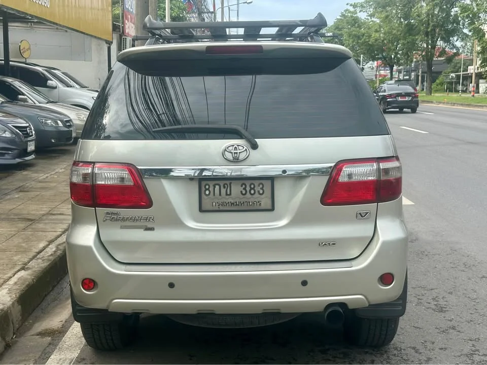 2010 Toyota Fortuner I 2