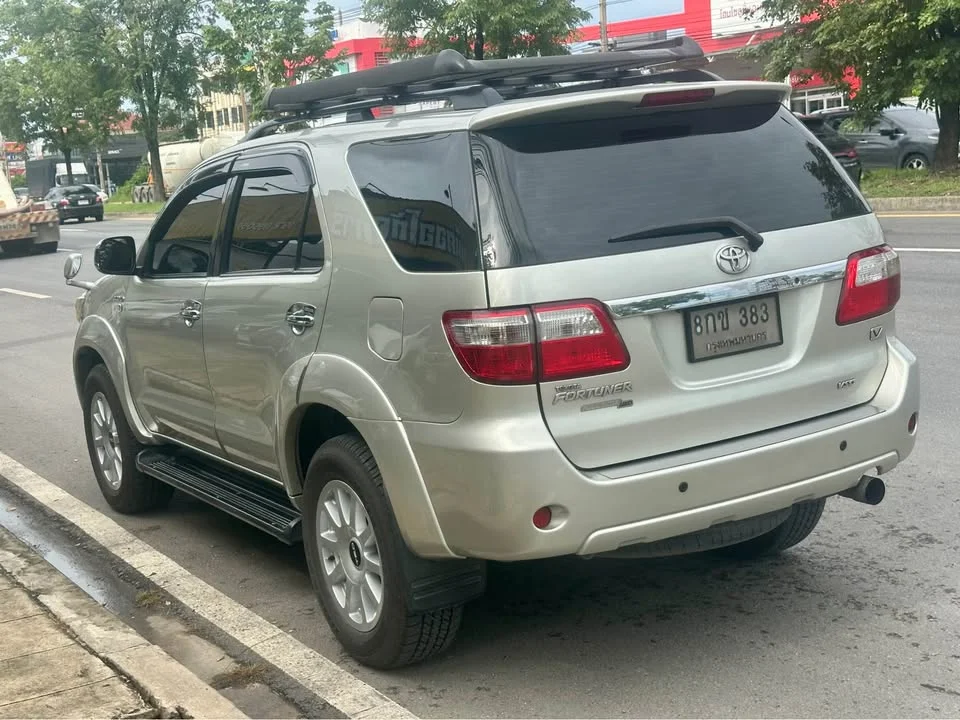2010 Toyota Fortuner I 3