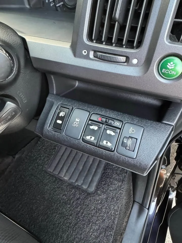 2012 Honda Stepwgn IV 2