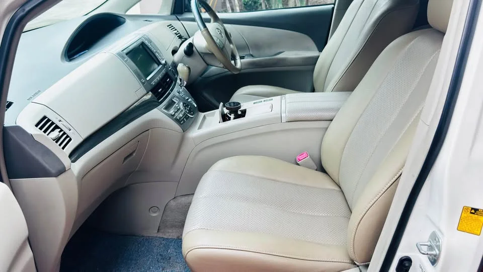 2008 Toyota Estima III 2