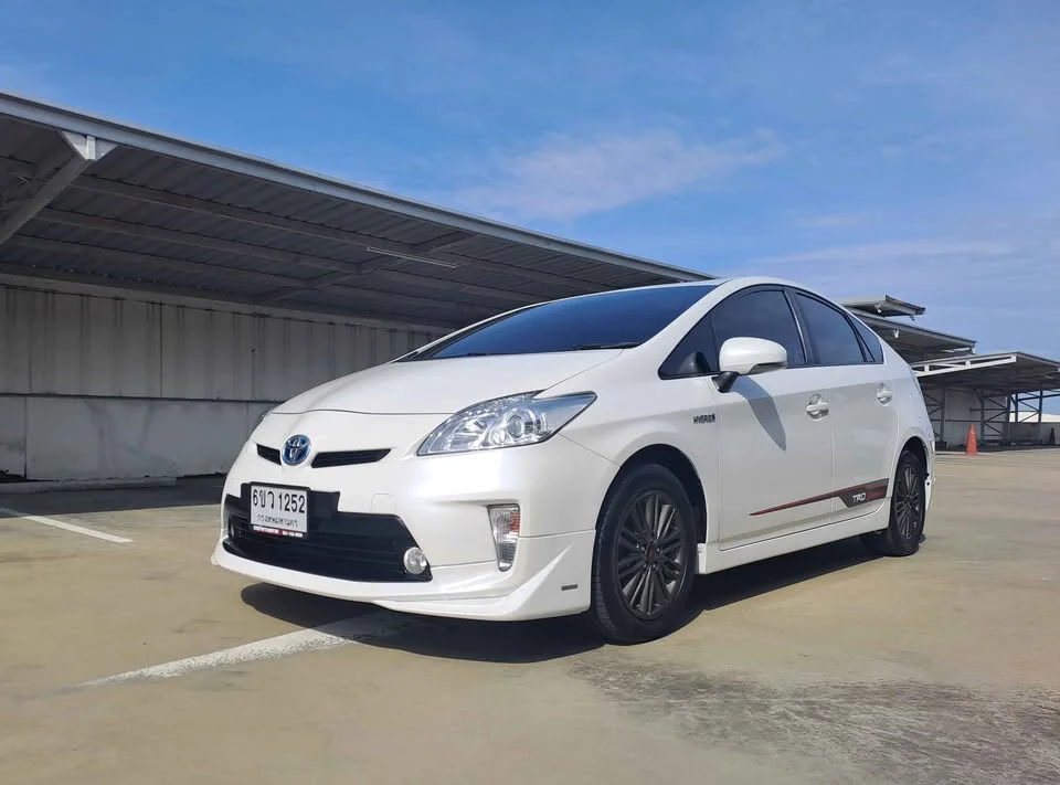 2013 Toyota Prius III 3