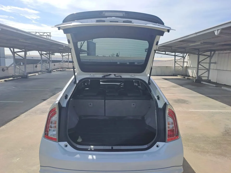 2013 Toyota Prius III 2