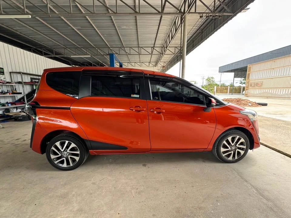 2016 Toyota Sienta II 3