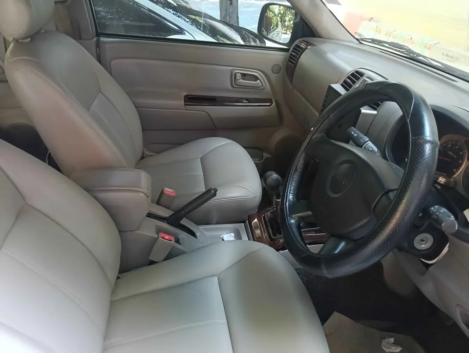 2006 Isuzu MU-7 3