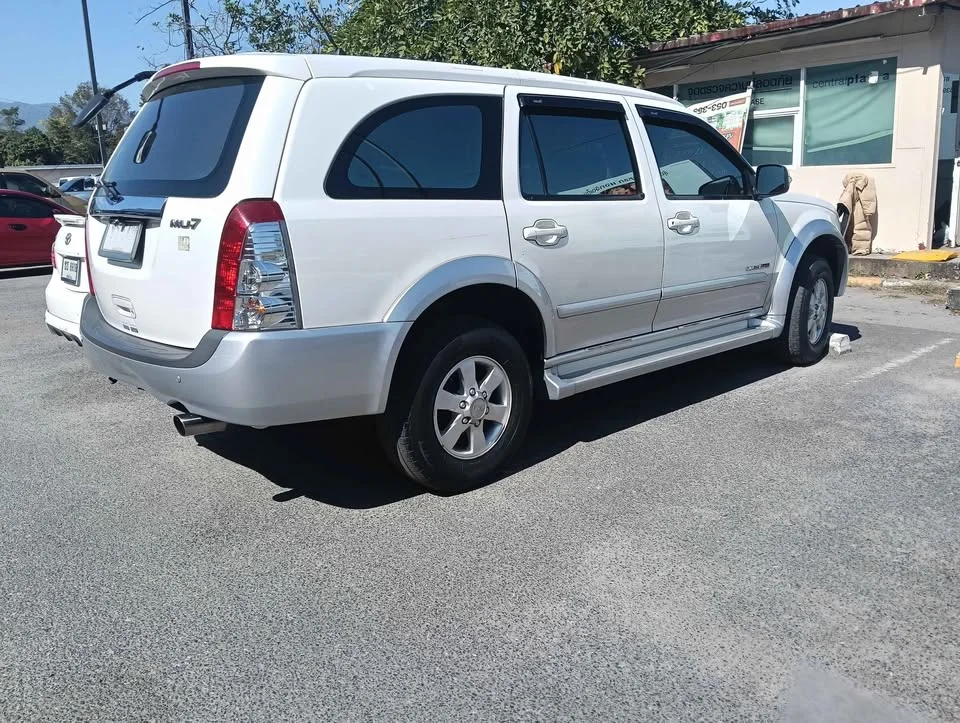 2006 Isuzu MU-7 2