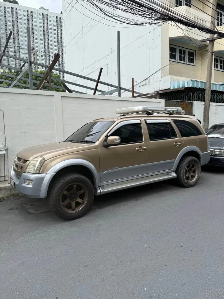 2005 Isuzu MU-7 2