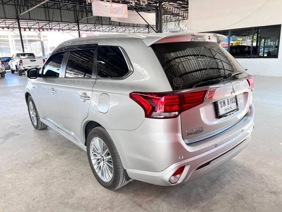 2021 Mitsubishi Outlander III 2
