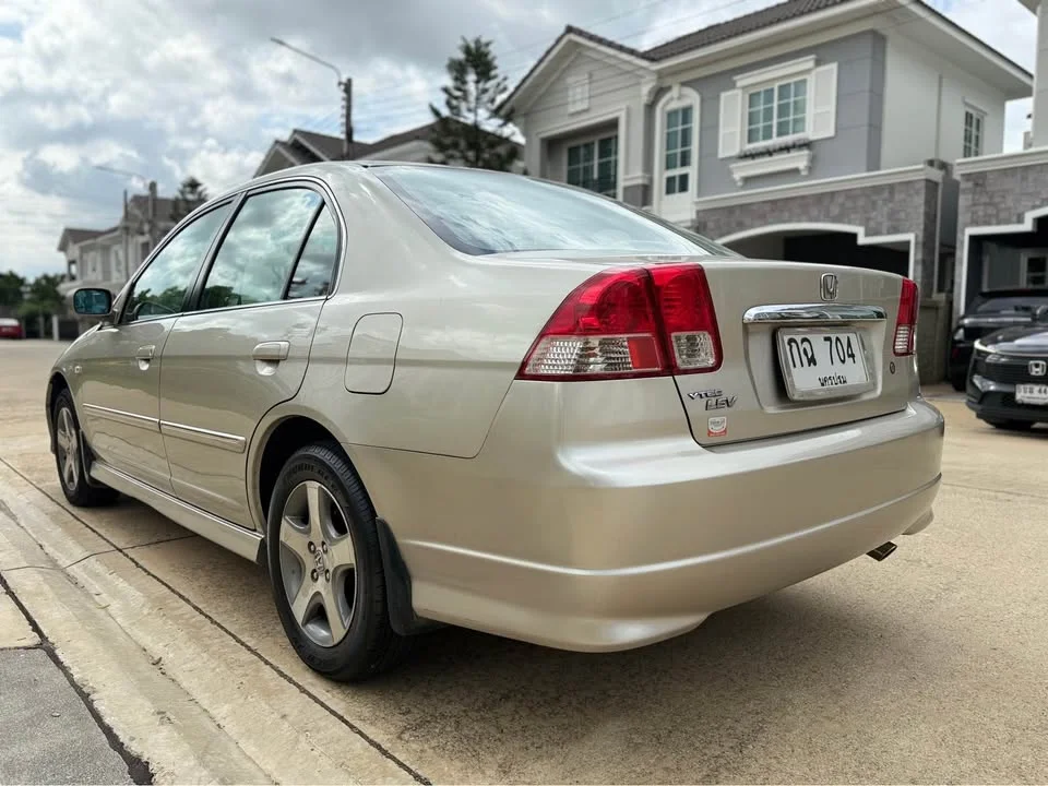 2005 Honda Civic VII 2