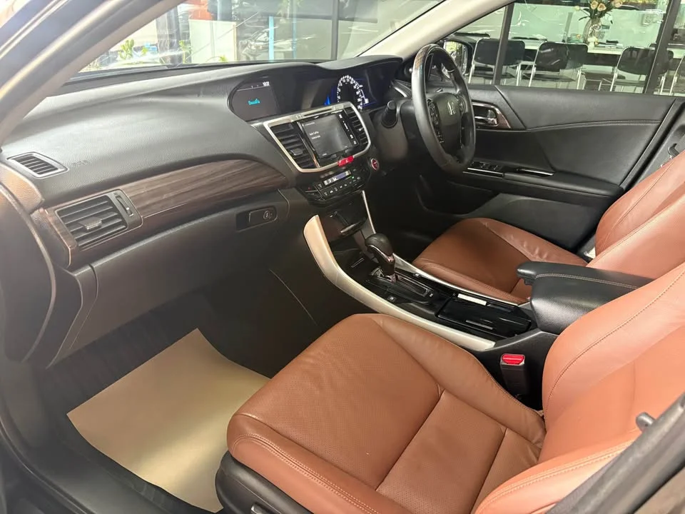 2017 Honda Accord IX 2