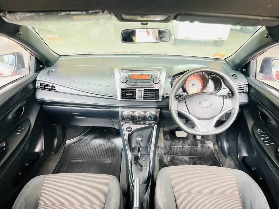 2015 Toyota Yaris III 2