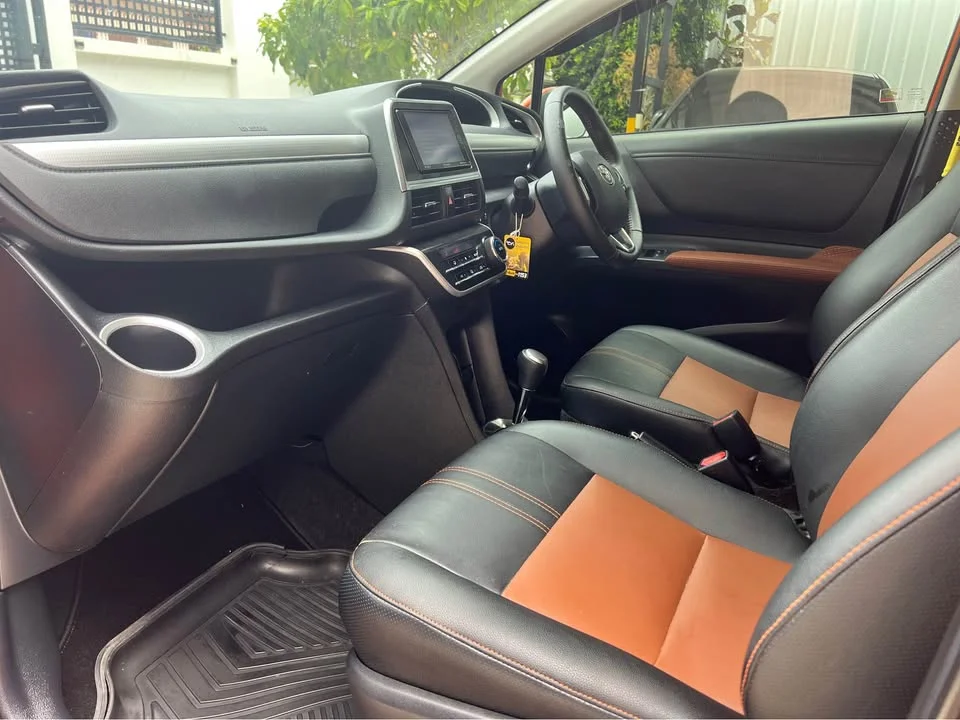 2017 Toyota Sienta II 2