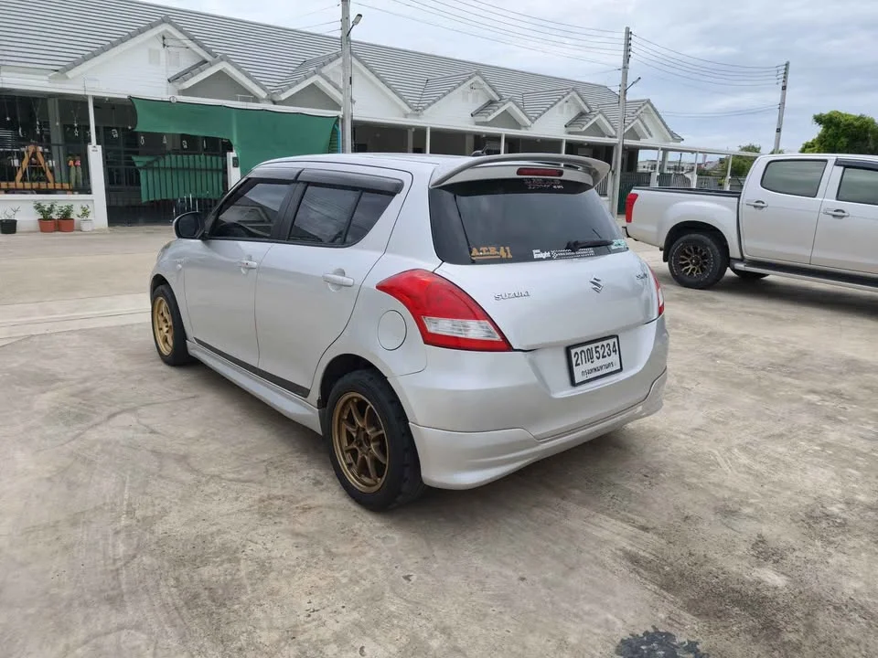 2013 Suzuki Swift II 3