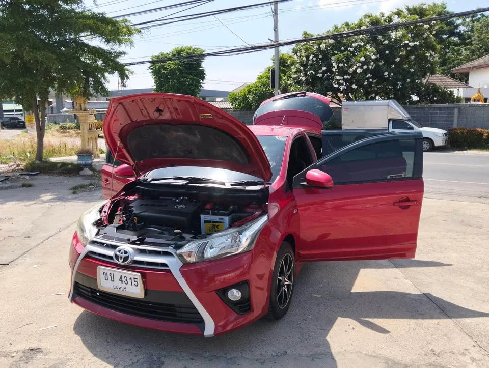 2015 Toyota Yaris III 2