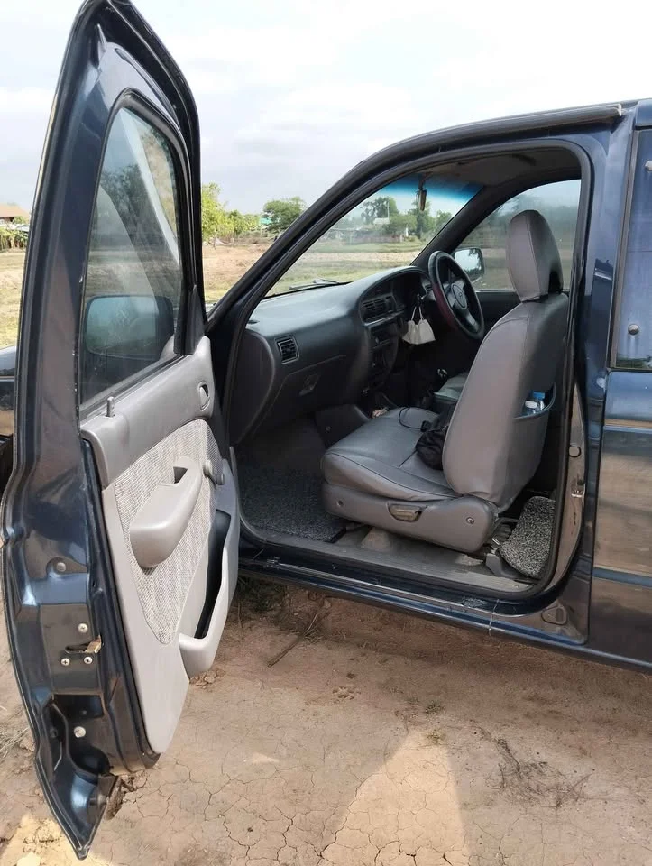 2002 Mazda 2500 Fighter V 2