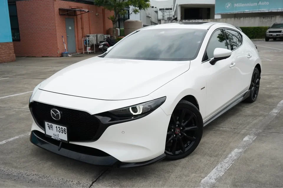2021 Mazda 3 IV 3