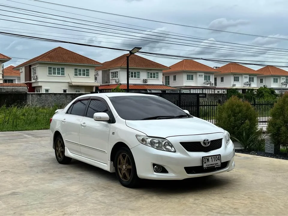 2010 Toyota Corolla Altis X (E140) 3