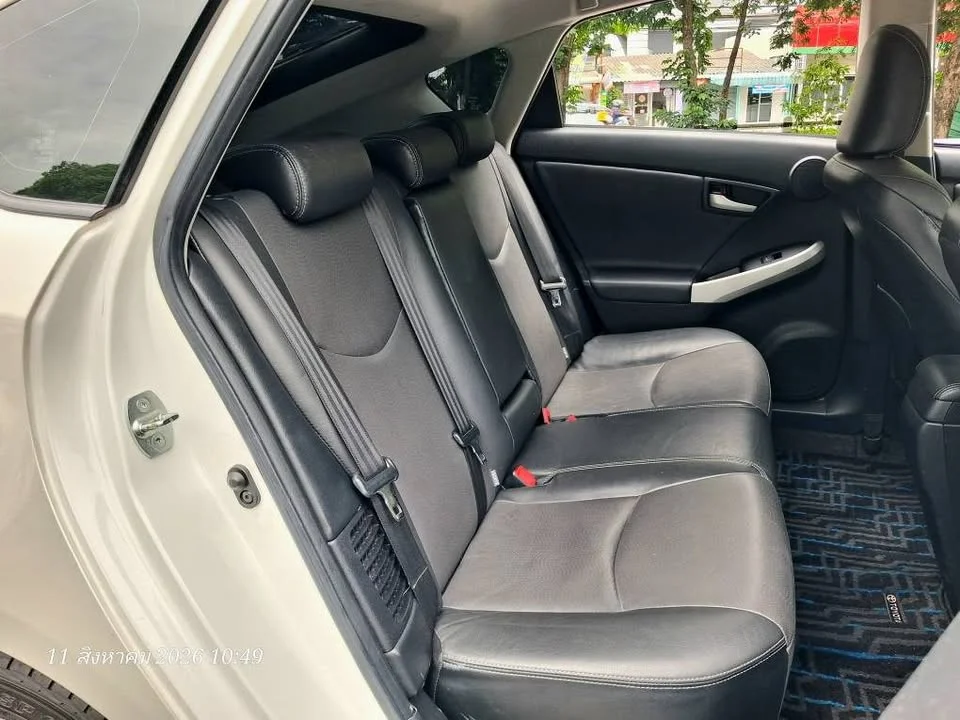 2012 Toyota Prius III 2